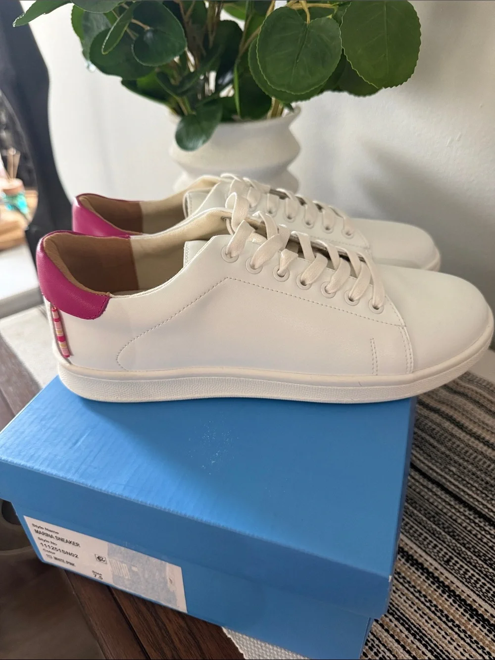 Jack Rogers Marina White Sneakers with Pink Heel Collar Size 7.5 NEW
